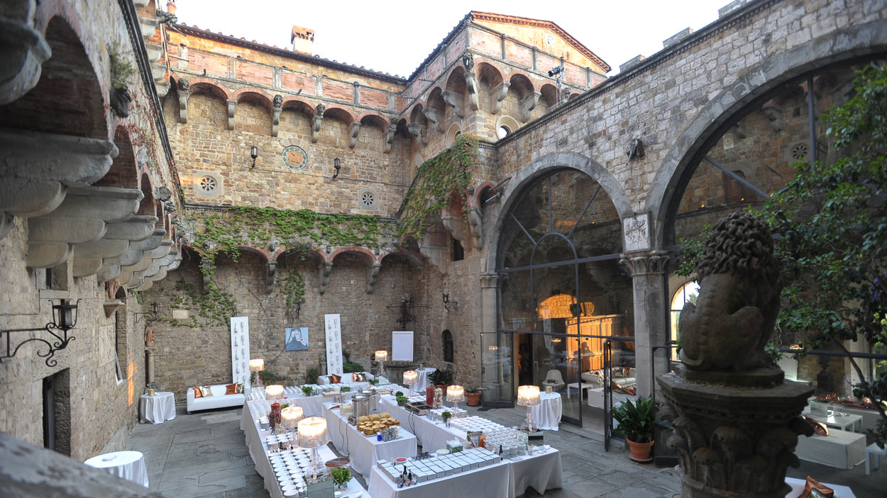 Castello offre stage di 6 mesi Castello offre stage di 6 mesi