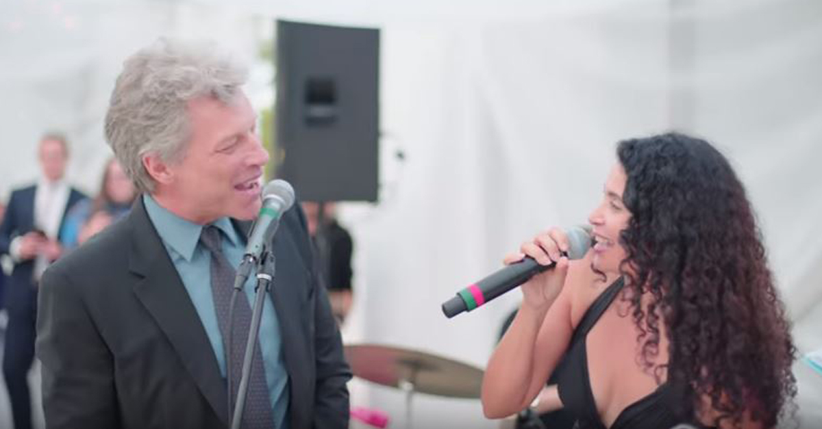 Invitato ad un matrimonio, Bon Jovi canta per gli sposi